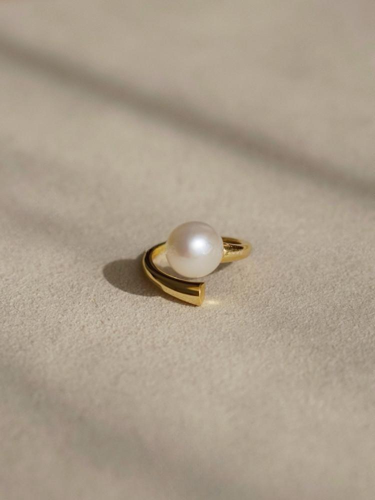 Natural Baroque Pearl Spiral Adjustable Ring