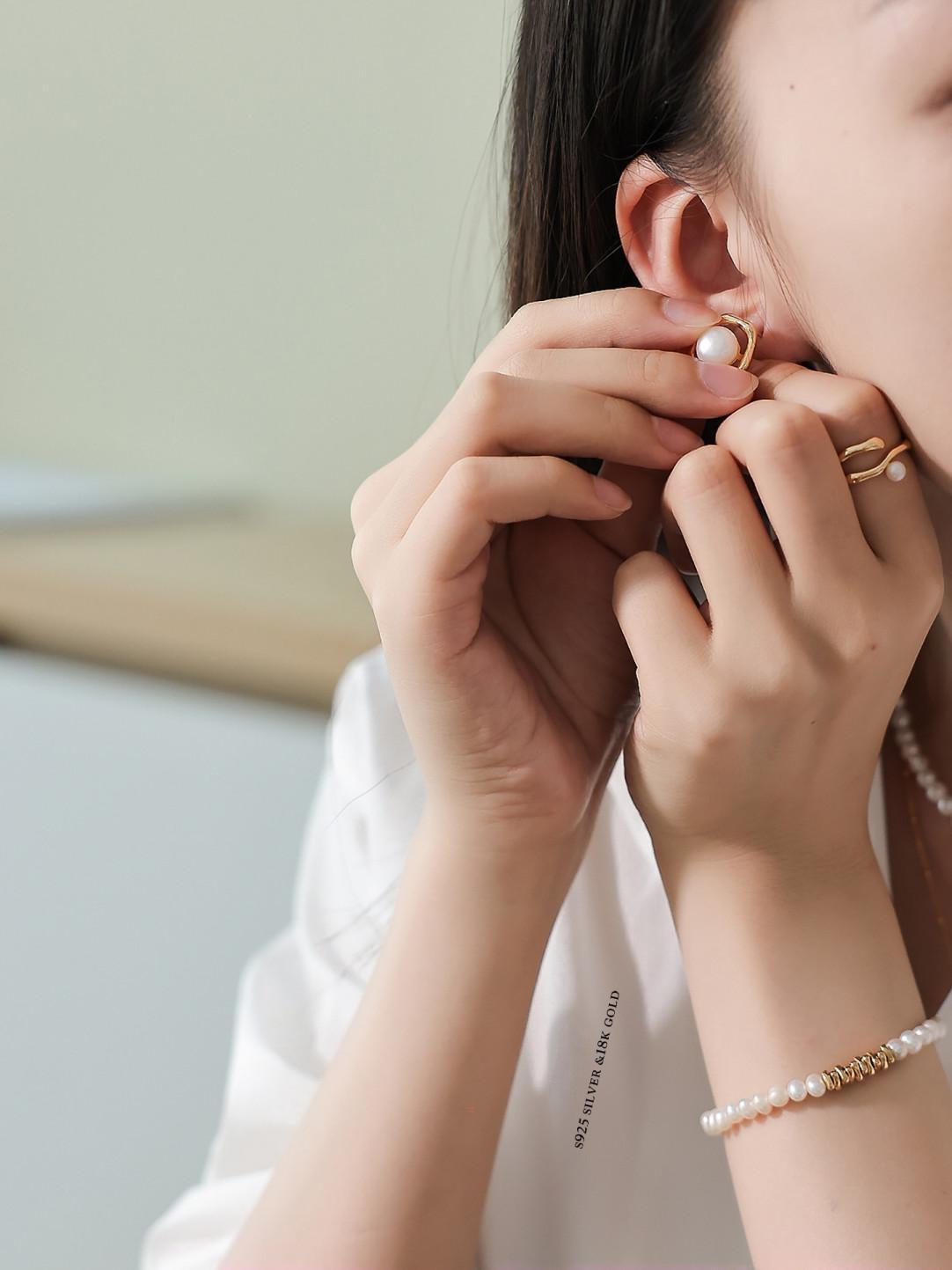 9.5mm Pearl Gold Plated Earrings