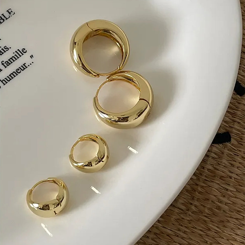 Minimal C-Hoop Earrings