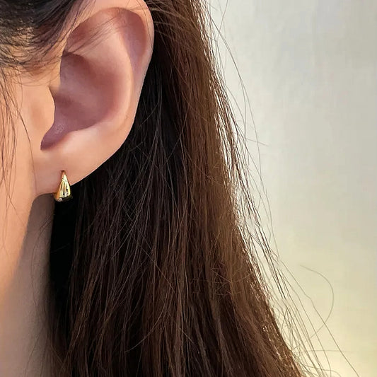 Minimal C-Hoop Earrings