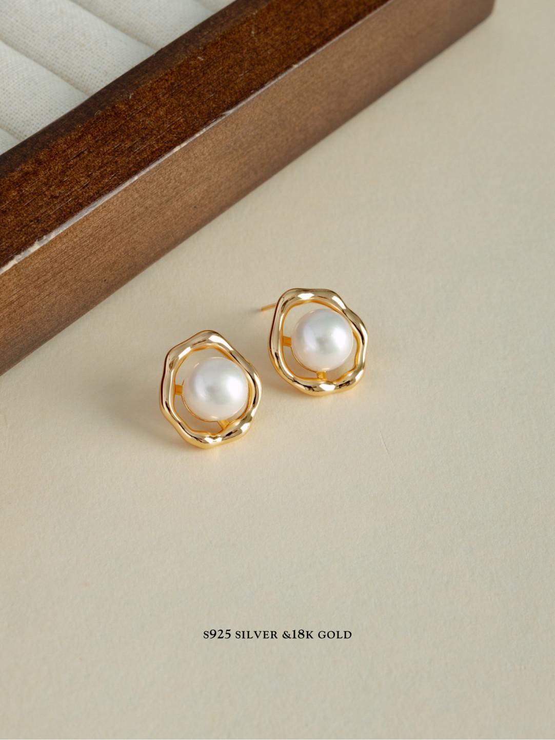 9.5mm Pearl Gold Plated Earrings