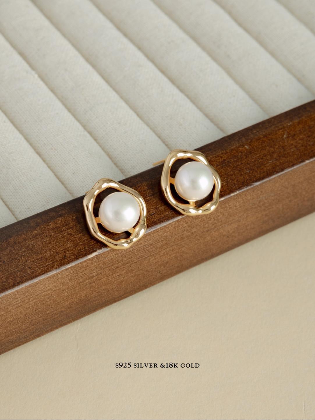 9.5mm Pearl Gold Plated Earrings
