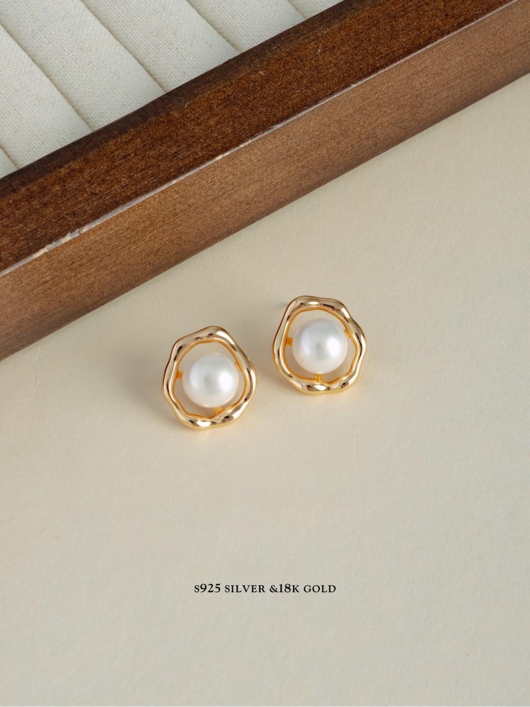 9.5mm Pearl Gold Plated Earrings