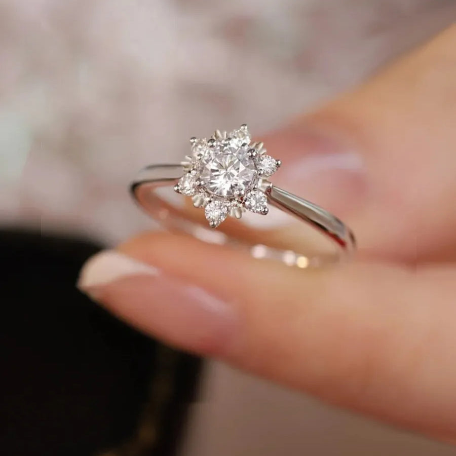 Snow-Shaped Moissanite Ring