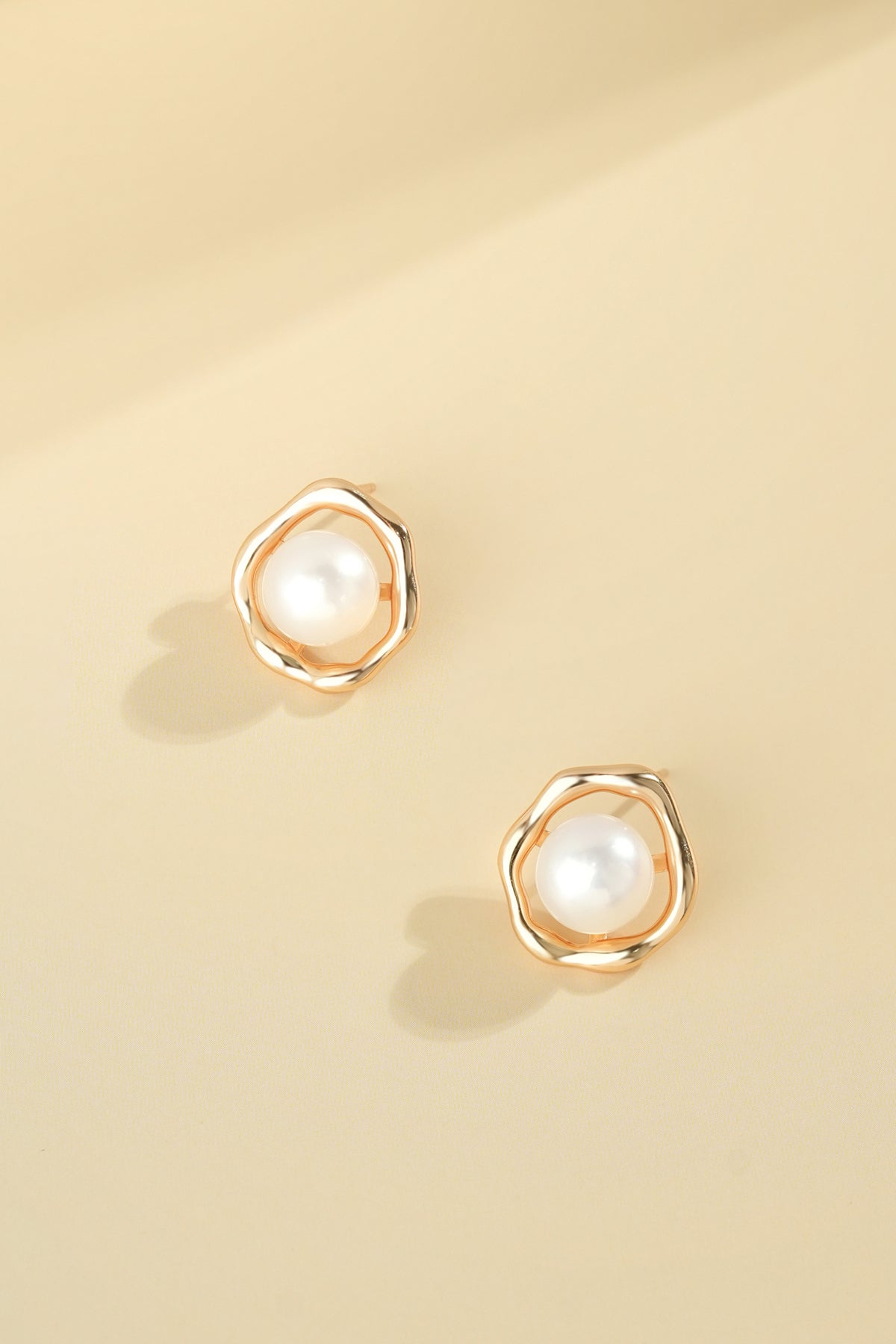 9.5mm Pearl Gold Plated Earrings