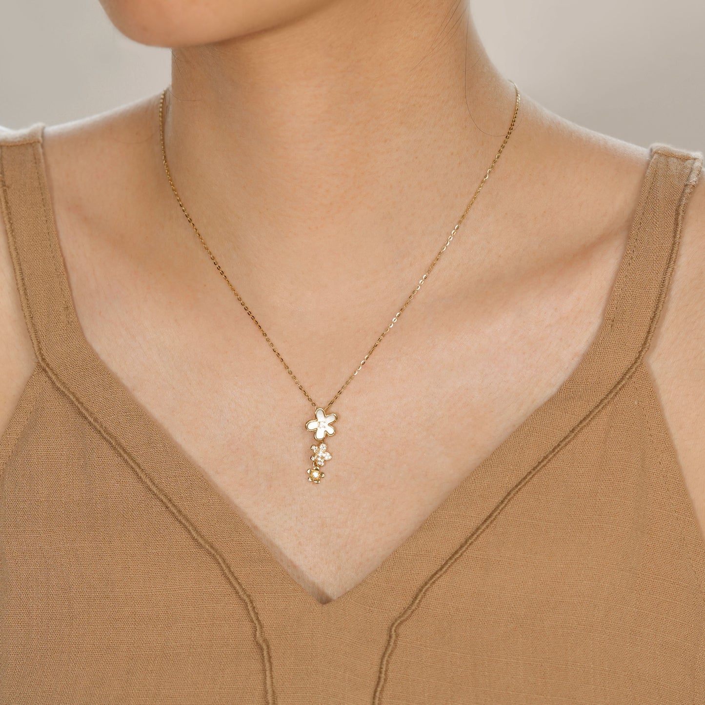 Graduated Distinct Blossom Necklace