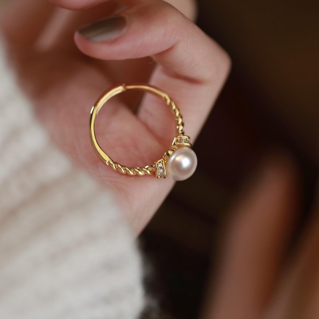 Adjustable Pearl Ring