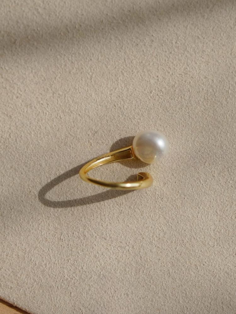 Natural Baroque Pearl Spiral Adjustable Ring