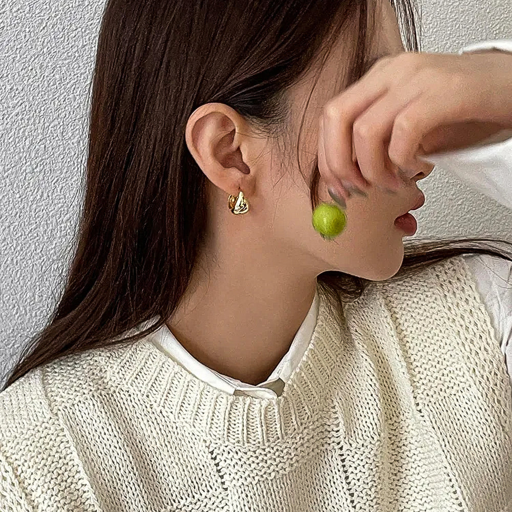 Minimal C-Hoop Earrings