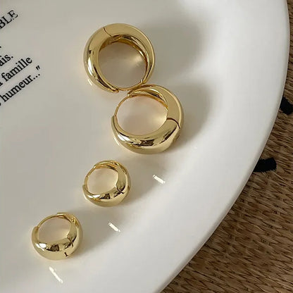 Minimal C-Hoop Earrings