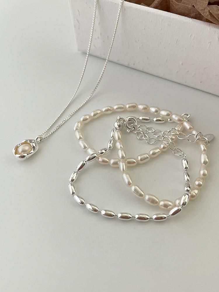 Olive Bead and Freshwater Pearl Necklace