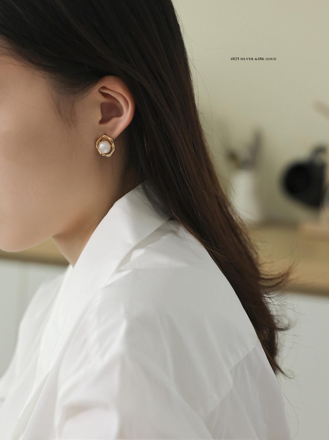 9.5mm Pearl Gold Plated Earrings
