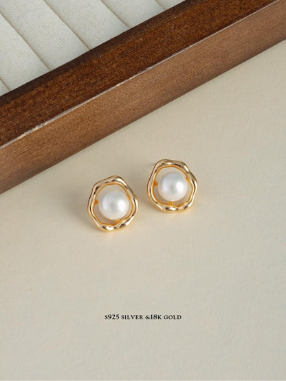 9.5mm Pearl Gold Plated Earrings