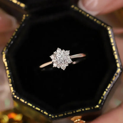 Snow-Shaped Moissanite Ring