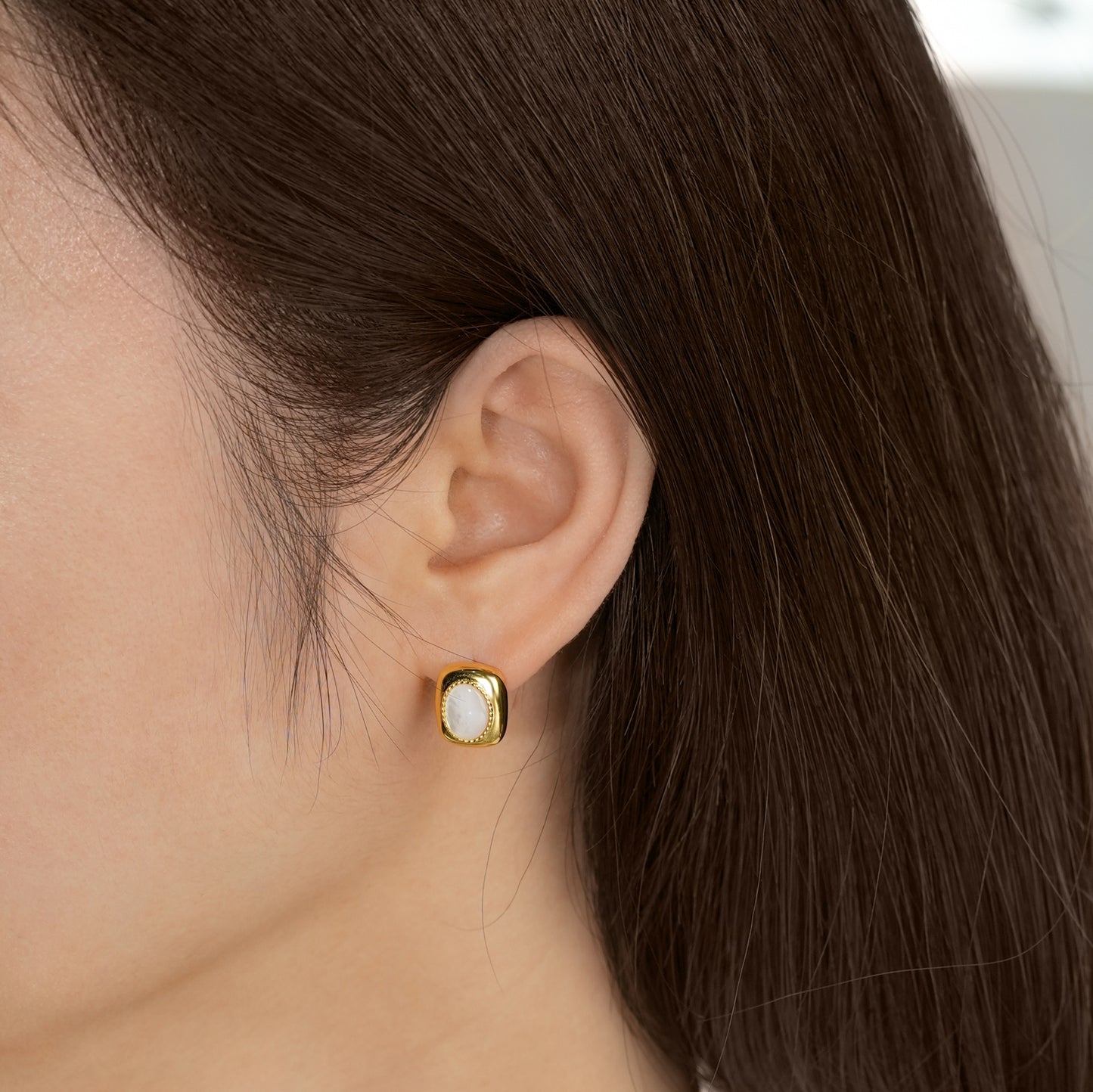 Sleek Oval Mother of Pearls Earrings