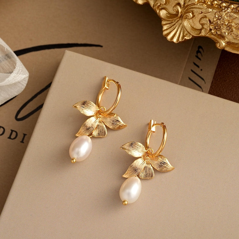 Dainty Floral Pearl Earirngs