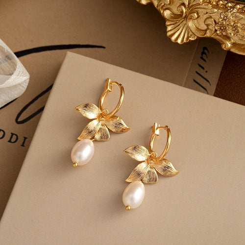 Dainty Floral Pearl Earirngs