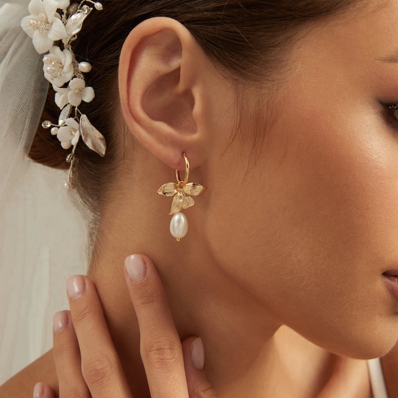 Dainty Floral Pearl Earirngs