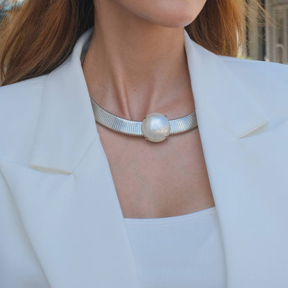 Modern Pearl Collar Necklace