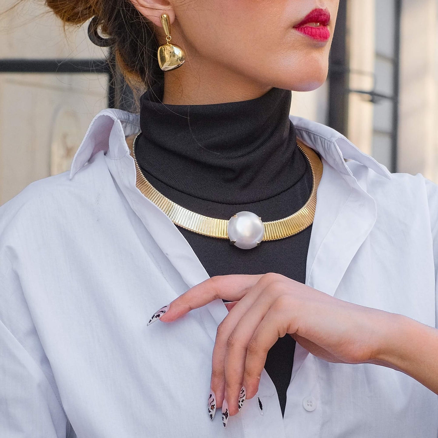 Modern Pearl Collar Necklace