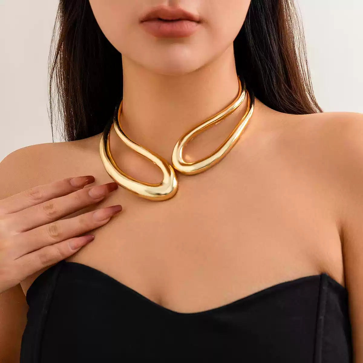 Fluid Curve Collar Necklace