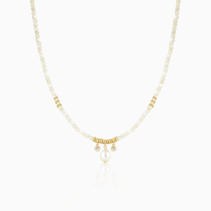 Chic Baroque Pearl Necklace