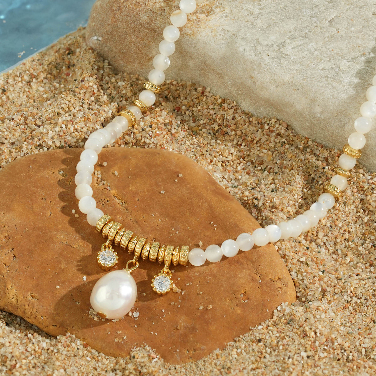 Chic Baroque Pearl Necklace