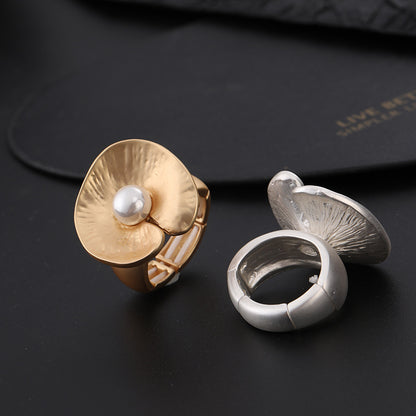 Adjustable Pearl Bloom Ring