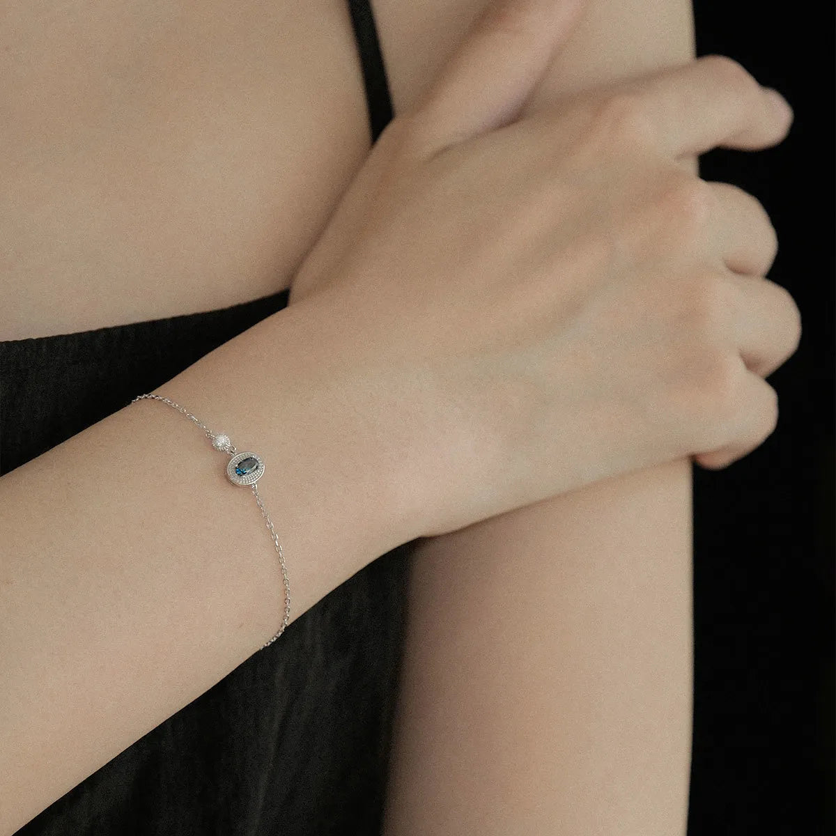 Cold Elegance Blue Moissanite Bracelet