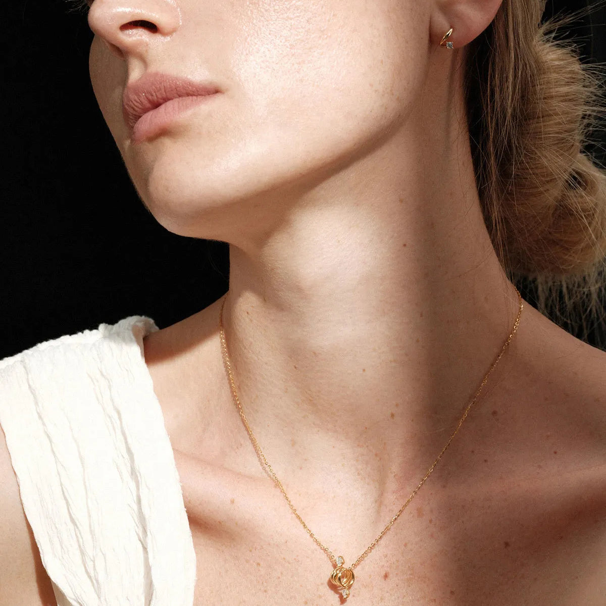 Yakamoz Moissanite Necklace