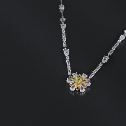 Daisy Bloom Necklace